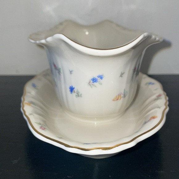 Syracuse China Suzanne gravy boat w an attached underplate. Vintage. 40’s-70’s - Picture 4 of 10